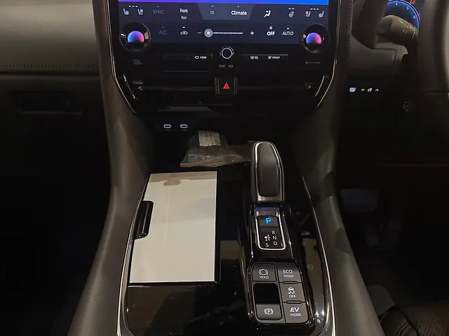 Used Toyota Vellfire VIP – Executive Lounge in Mumbai