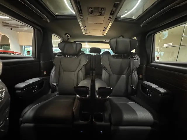 Used Toyota Vellfire VIP – Executive Lounge in Mumbai