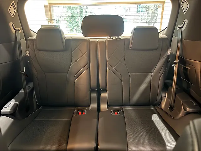 Used Toyota Vellfire VIP – Executive Lounge in Mumbai