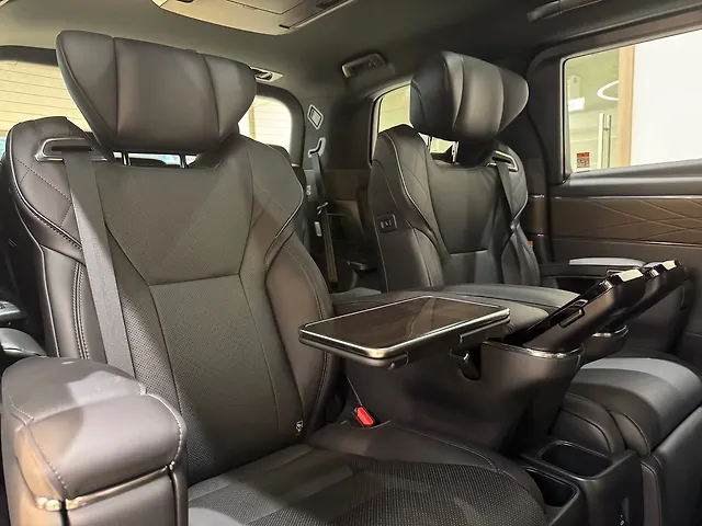 Used Toyota Vellfire VIP – Executive Lounge in Mumbai