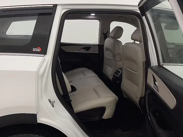 Used Mahindra XUV700 AX 7 Petrol AT Luxury Pack 7 STR [2021] in Delhi