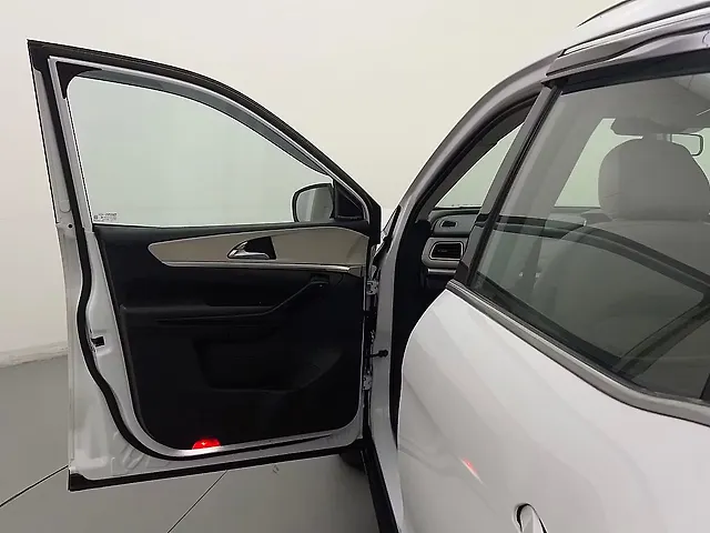 Used Mahindra XUV700 AX 7 Petrol AT Luxury Pack 7 STR [2021] in Delhi