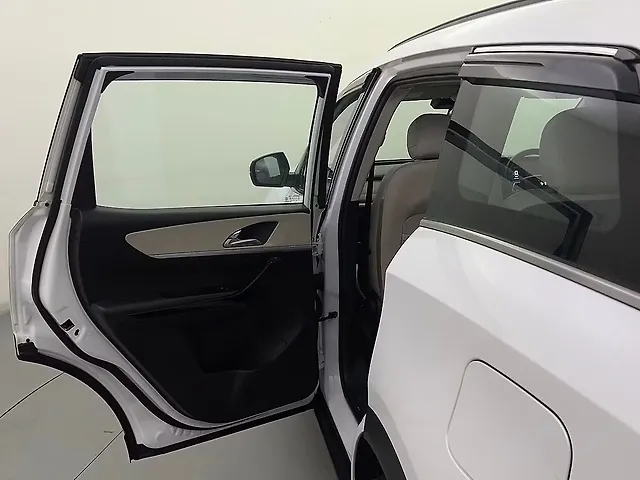 Used Mahindra XUV700 AX 7 Petrol AT Luxury Pack 7 STR [2021] in Delhi