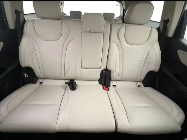 Used Mahindra XUV700 AX 7 Petrol AT Luxury Pack 7 STR [2021] in Delhi