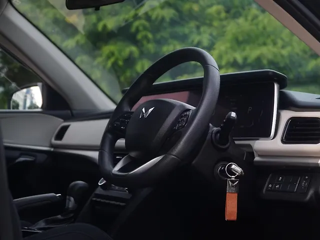 Used Mahindra XUV700 AX5 Diesel AT 7 STR in Delhi