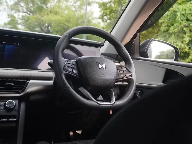 Used Mahindra XUV700 AX5 Diesel AT 7 STR in Delhi
