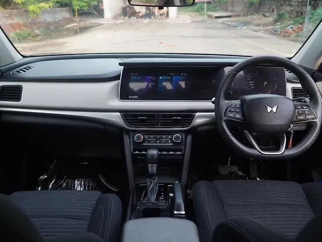 Used Mahindra XUV700 AX5 Diesel AT 7 STR in Delhi