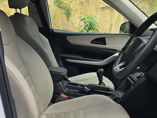 Used Mahindra XUV700 MX Petrol MT 5 STR [2021] in Ghaziabad