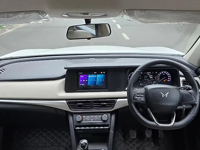 Used Mahindra XUV700 MX Petrol MT 5 STR [2021] in Ghaziabad