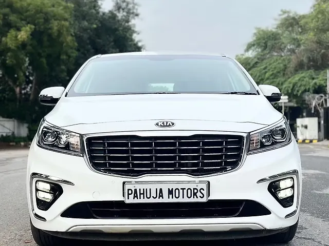 Used 2020 Kia Carnival in Delhi