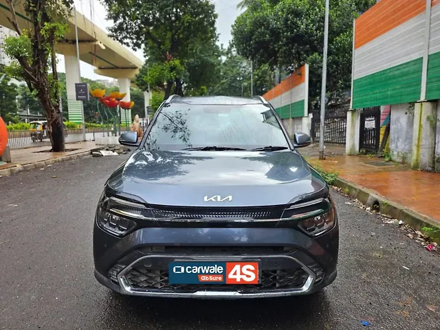 Used 2022 Kia Carens in Mumbai
