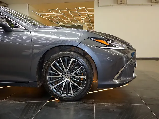 Used Lexus ES 300h Luxury in Bangalore