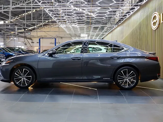 Used Lexus ES 300h Luxury in Bangalore