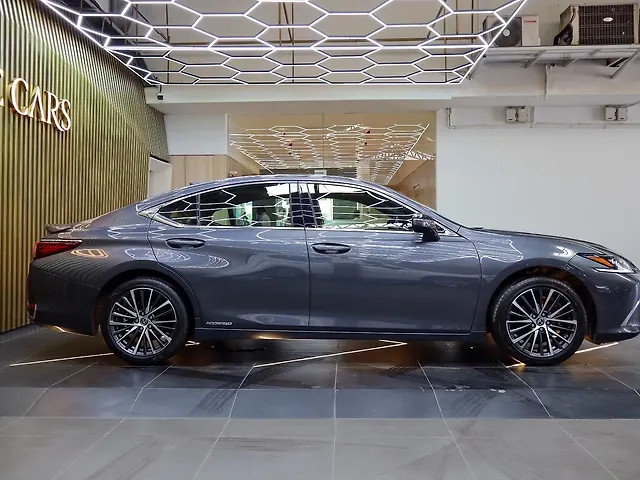 Used Lexus ES 300h Luxury in Bangalore