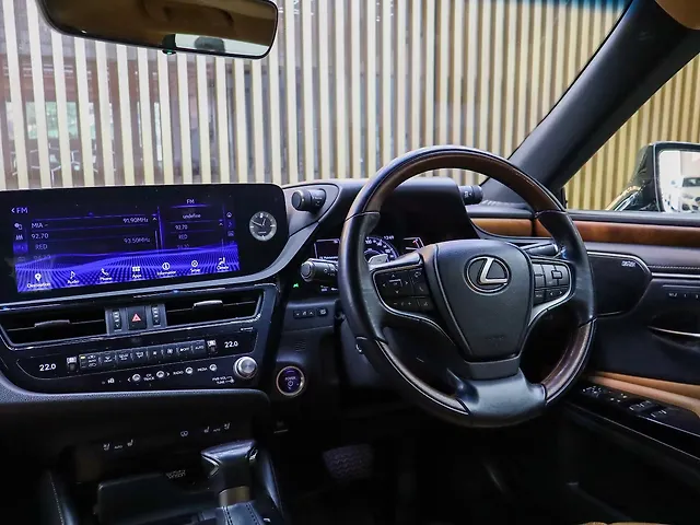 Used Lexus ES 300h Luxury in Bangalore