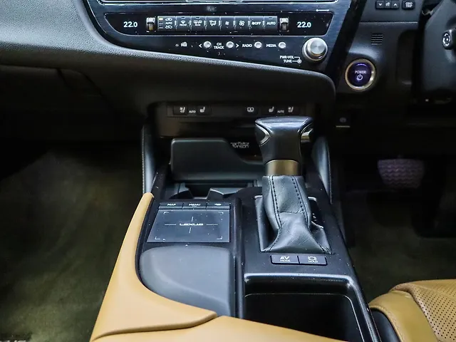 Used Lexus ES 300h Luxury in Bangalore