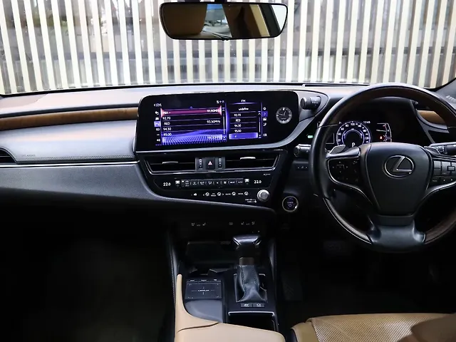 Used Lexus ES 300h Luxury in Bangalore