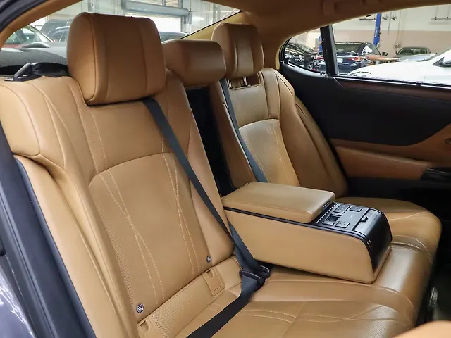 Used Lexus ES 300h Luxury in Bangalore