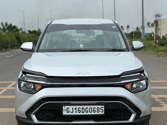 Used 2022 Kia Carens in Surat