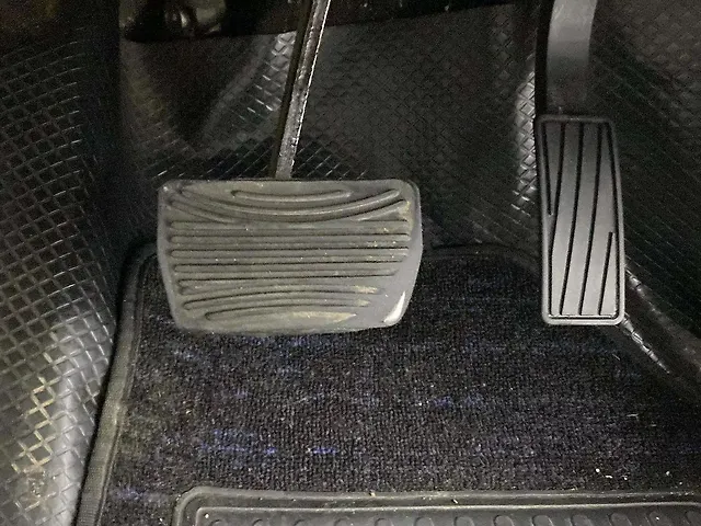 Used Mahindra XUV300 [2019-2024] W8 (O) 1.2 Petrol AMT in Chennai