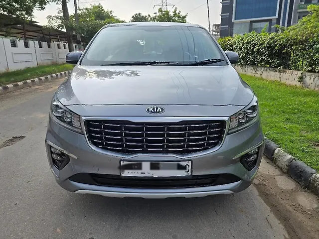 Used 2020 Kia Carnival in Mohali