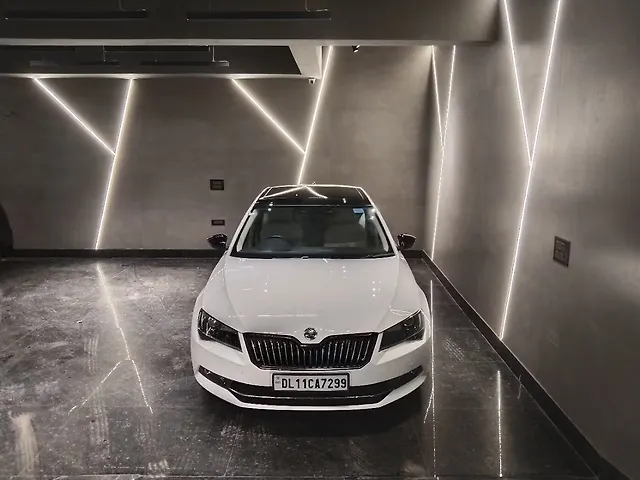 Used 2016 Skoda Superb in Delhi