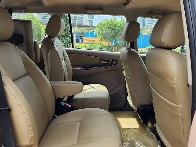 Second Hand 2015 Toyota Innova 2.5 VX 7 STR BS-III for sale