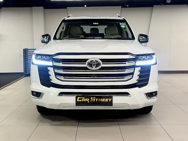 Used 2016 Toyota Land Cruiser in Delhi