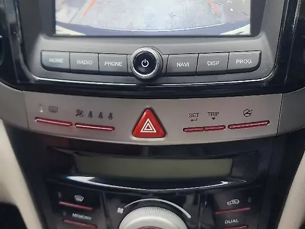 Used Mahindra XUV300 [2019-2024] W8 (O) 1.5 Diesel AMT in Mumbai