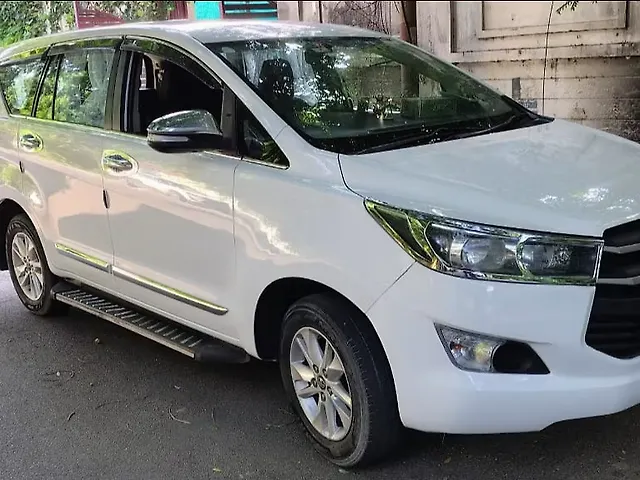 Used Toyota Innova Crysta [2016-2020] 2.4 G 7 STR [2016-2017] in Lucknow