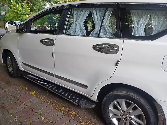 Used Toyota Innova Crysta [2016-2020] 2.4 G 7 STR [2016-2017] in Lucknow