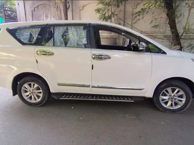 Used Toyota Innova Crysta [2016-2020] 2.4 G 7 STR [2016-2017] in Lucknow