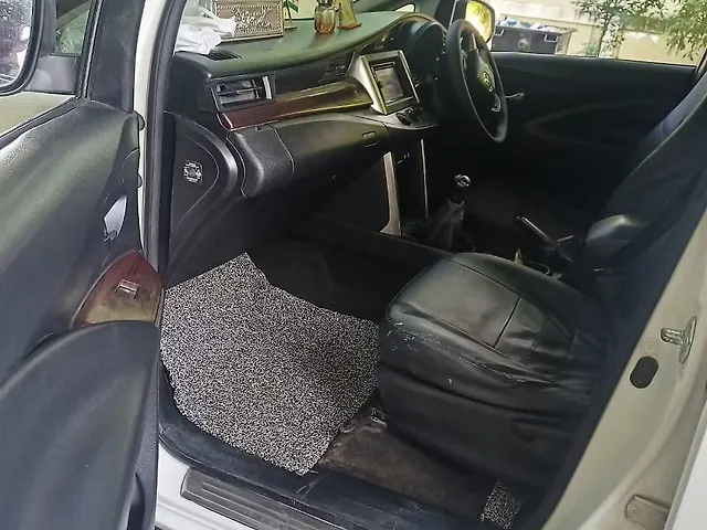 Used Toyota Innova Crysta [2016-2020] 2.4 G 7 STR [2016-2017] in Lucknow