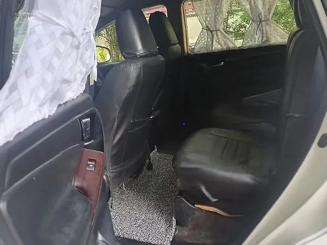 Used Toyota Innova Crysta [2016-2020] 2.4 G 7 STR [2016-2017] in Lucknow