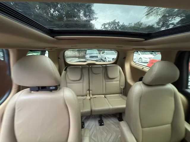 Second Hand 2020 Kia Carnival Prestige STR for sale at 25