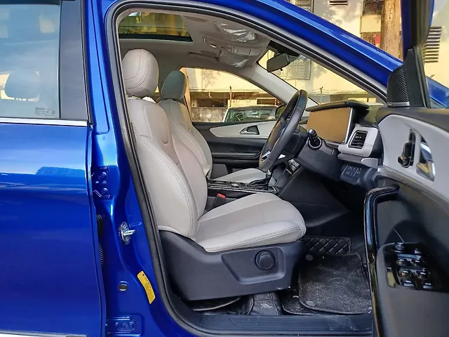 Used Mahindra XUV700 AX7 Luxury Pack Petrol AT 7 STR in Mumbai