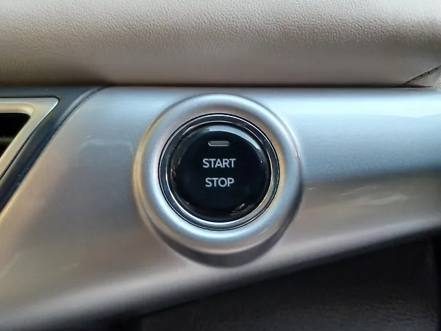 Used Mahindra XUV700 AX7 Luxury Pack Petrol AT 7 STR in Mumbai