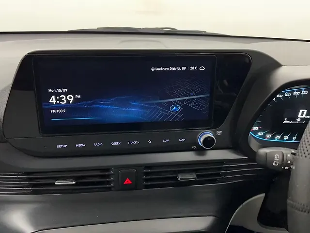 Used Hyundai i20 Asta (O) 1.2 IVT Dual Tone in Lucknow