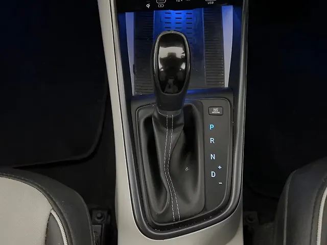 Used Hyundai i20 Asta (O) 1.2 IVT Dual Tone in Lucknow