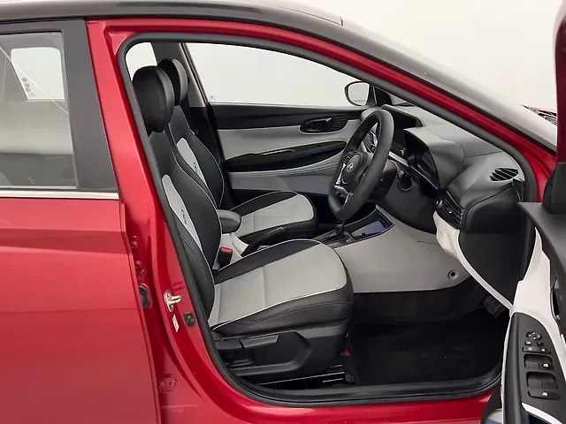 Used Hyundai i20 Asta (O) 1.2 IVT Dual Tone in Lucknow