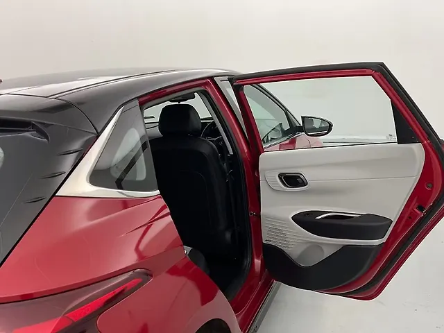 Used Hyundai i20 Asta (O) 1.2 IVT Dual Tone in Lucknow