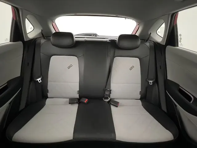 Used Hyundai i20 Asta (O) 1.2 IVT Dual Tone in Lucknow