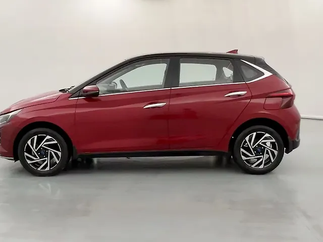 Used Hyundai i20 Asta (O) 1.2 IVT Dual Tone in Lucknow