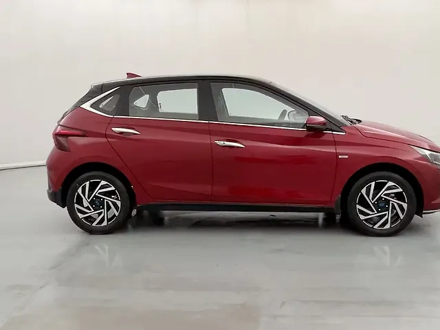 Used Hyundai i20 Asta (O) 1.2 IVT Dual Tone in Lucknow