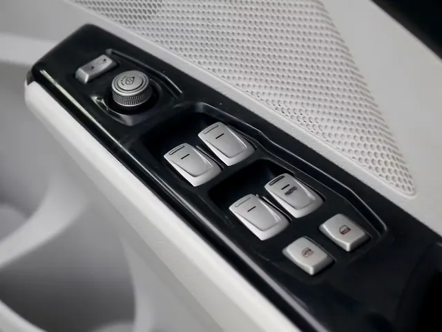 Used Mahindra XUV300 [2019-2024] 1.5 W8 AMT in Delhi