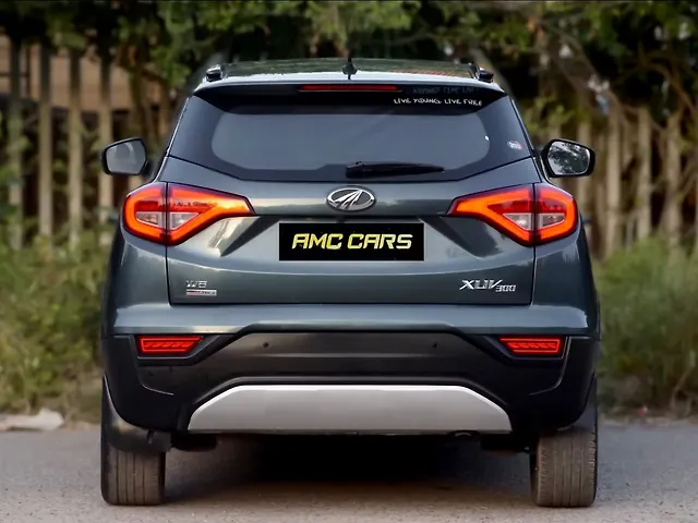 Used Mahindra XUV300 [2019-2024] 1.5 W8 AMT in Delhi