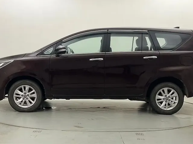 Used Toyota Innova Crysta [2016-2020] 2.4 V Diesel in Mumbai