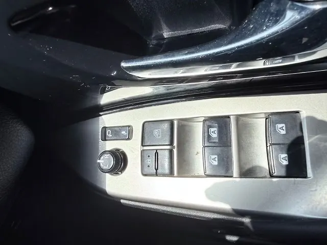 Used Toyota Innova Crysta [2016-2020] 2.4 VX 8 STR [2016-2020] in Mumbai