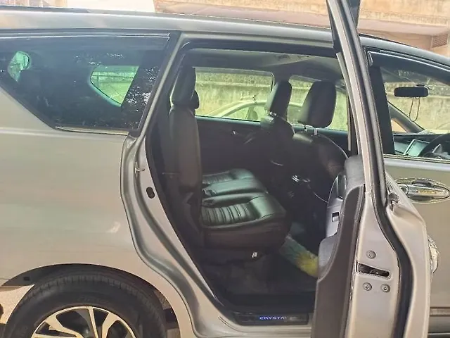 Used Toyota Innova Crysta [2016-2020] 2.4 G 8 STR [2016-2017] in Kanpur
