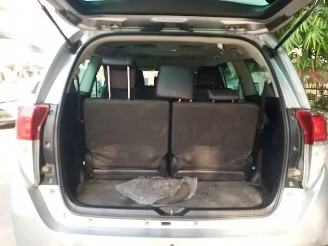 Used Toyota Innova Crysta [2016-2020] 2.4 G 8 STR [2016-2017] in Kanpur